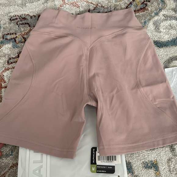 NWT ALPHALETE Aurora shorts porcelain size medium - Picture 6 of 6